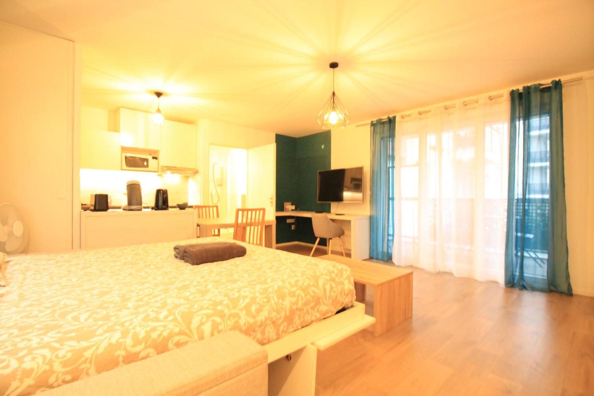 Disponible - Appartement Entier Neuf - 8Mn A Pied Rer C Paris, Parking Rue Gratuit, En Face Hopital D'Arpajon, Balcon Prive, Matelas Bultex 160X200, Ascenseur, Acces Pmr, Centre Ville A Pied Exteriér fotografie